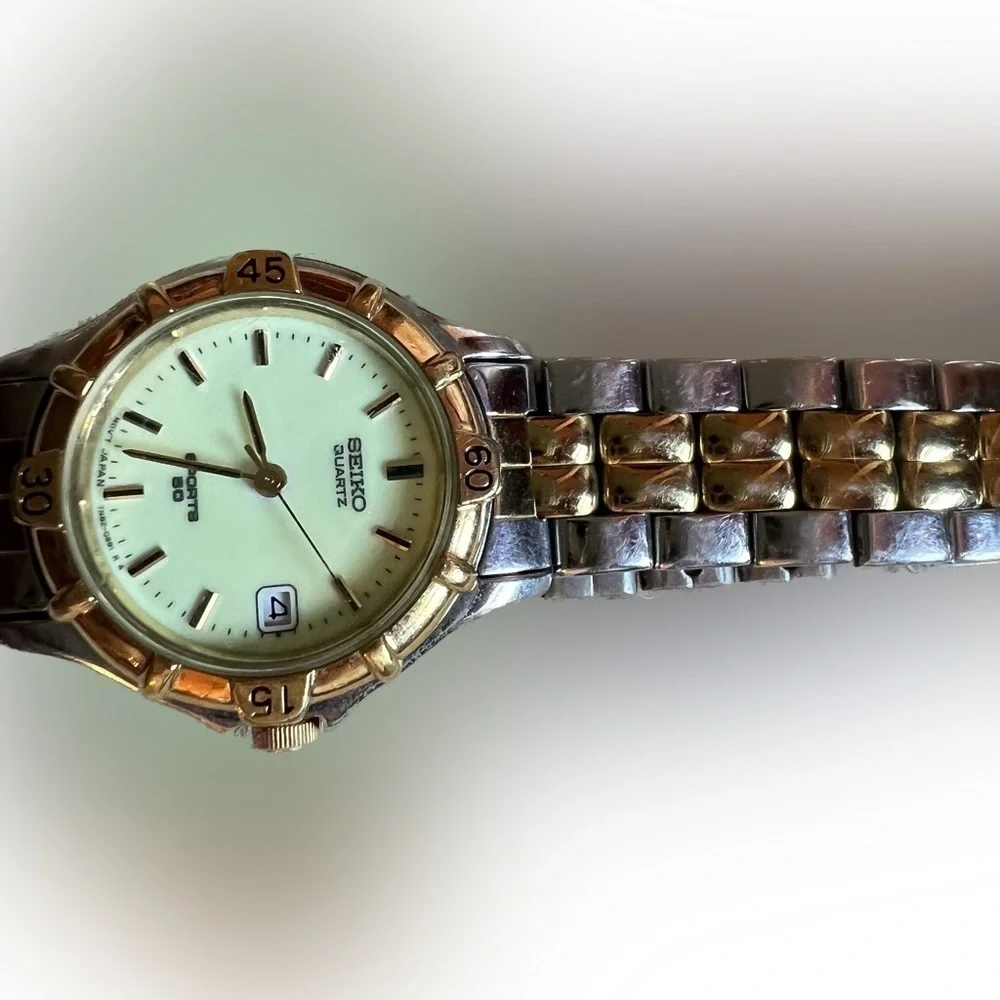 Seiko ladies’ quartz watch, calendar, glow in dark feature